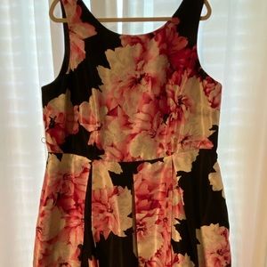 Incredible 20W taffeta dress with rose pattern